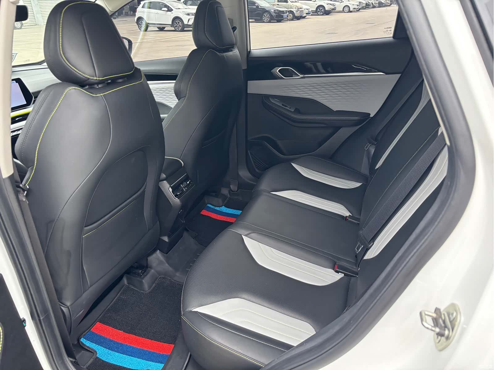 Geely Coolray, 2022 15