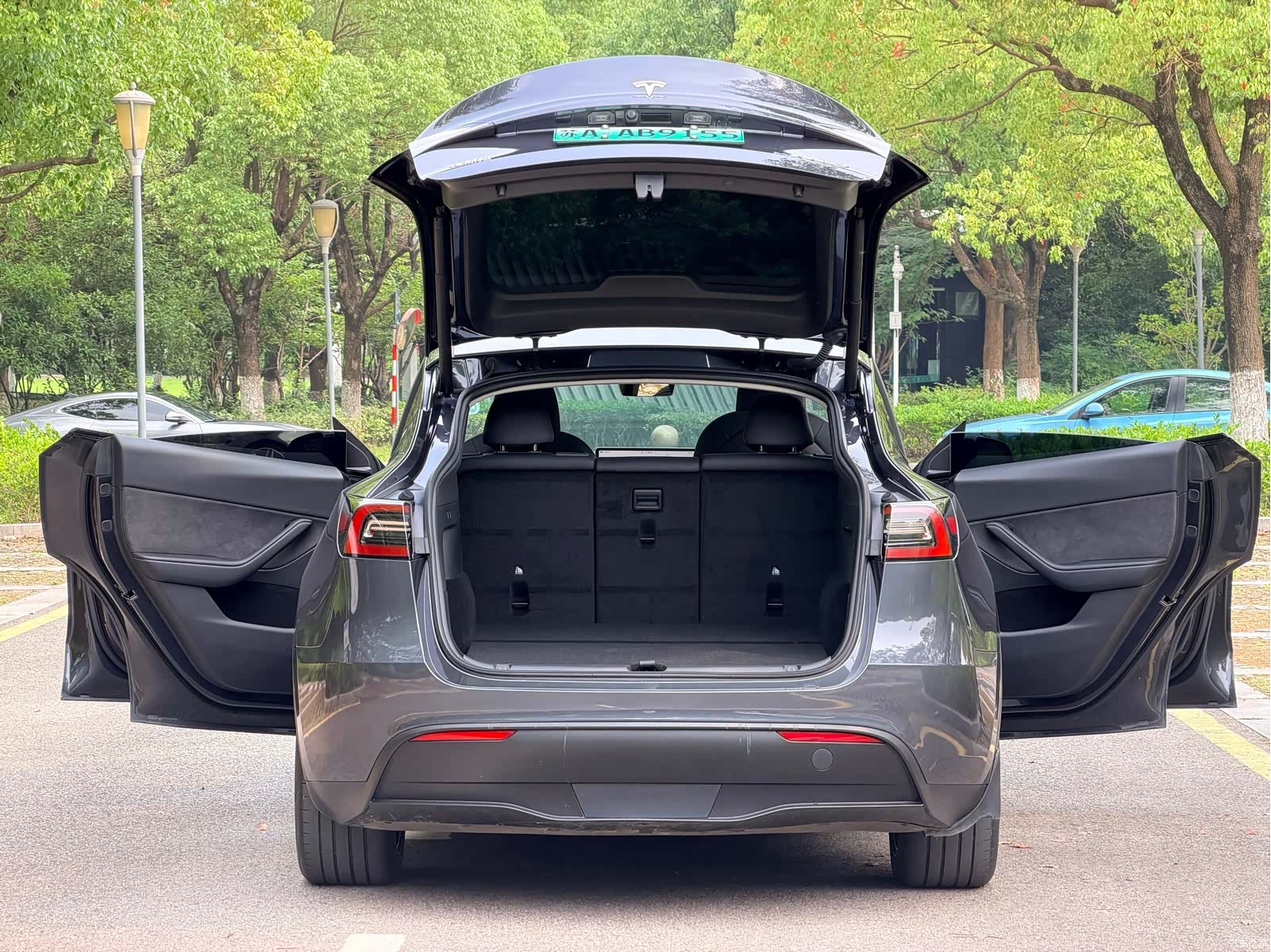 Tesla Model Y, 2024 18