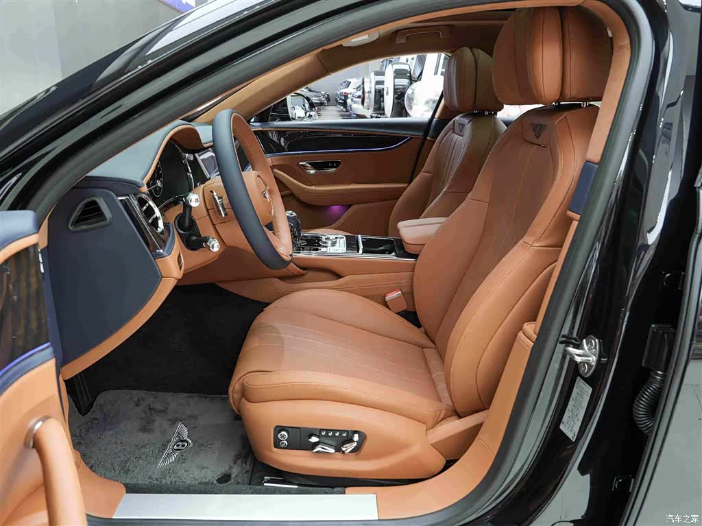Bentley Flying Spur, 2024 11