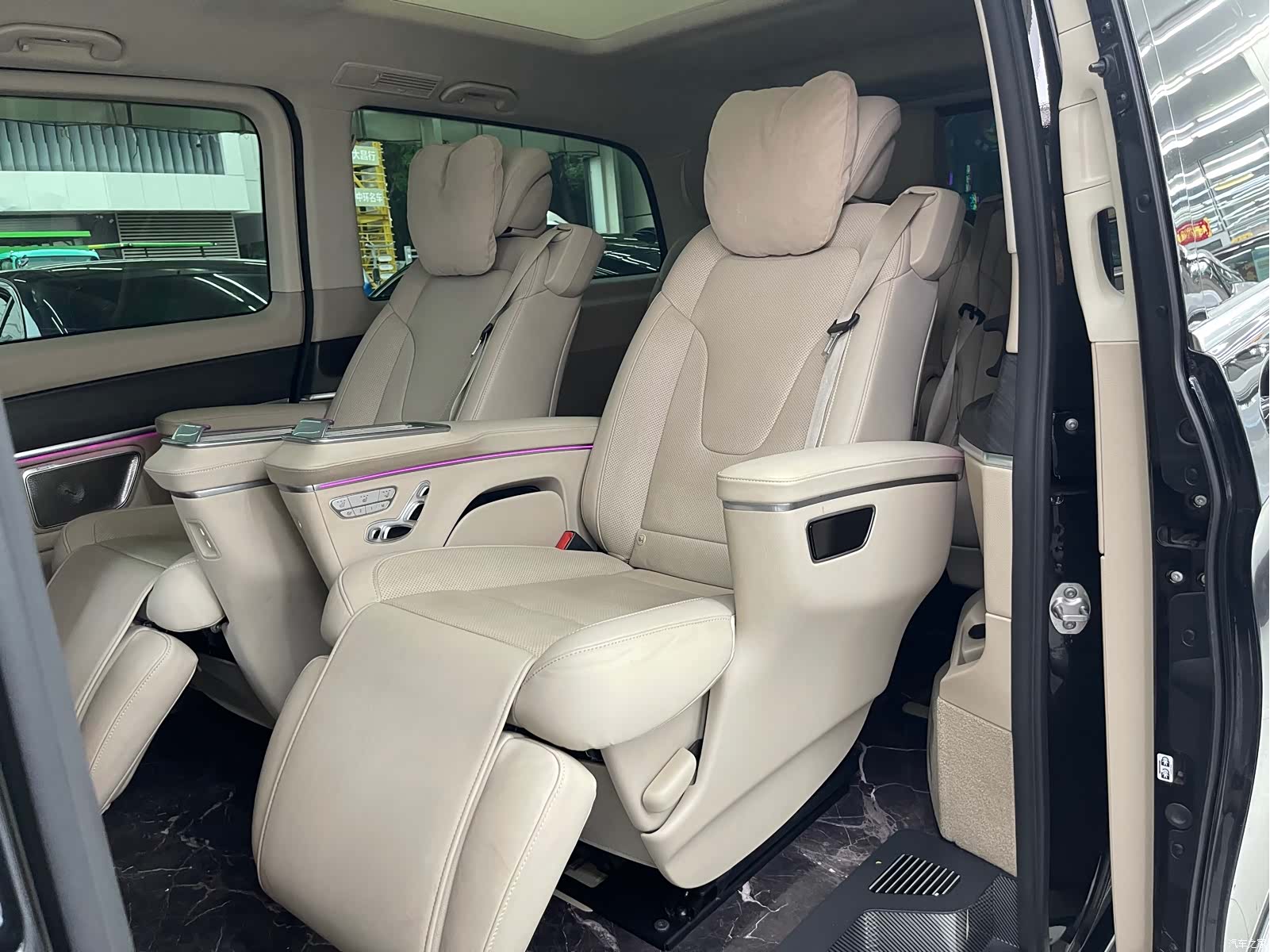 Mercedes-Benz V-Class, 2025 9