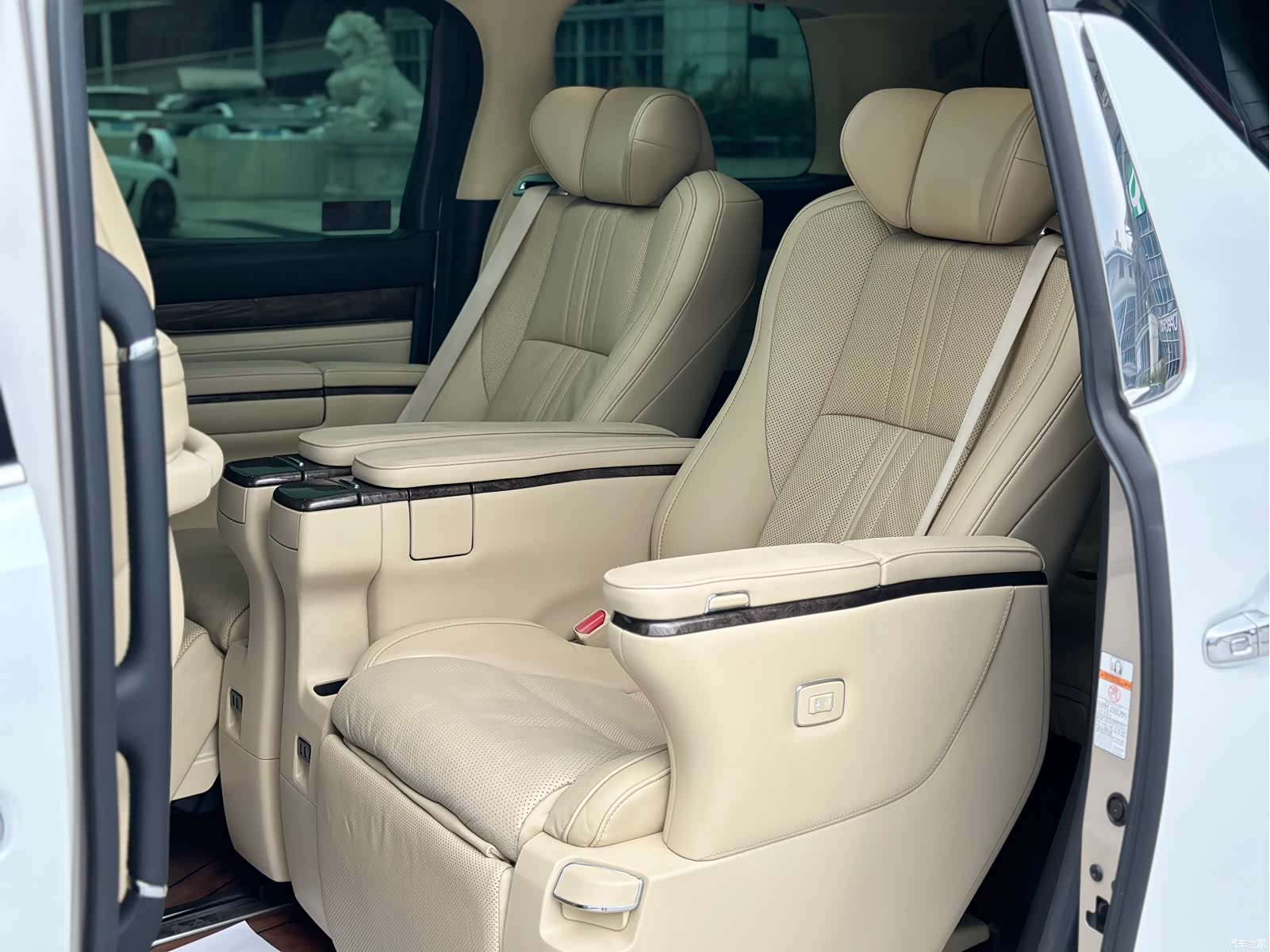 Toyota Vellfire, 2020 13