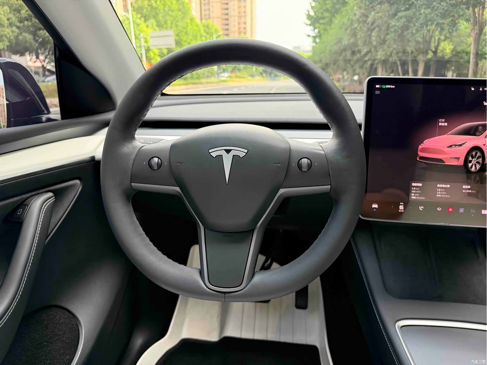 Tesla Model Y, 2023 14