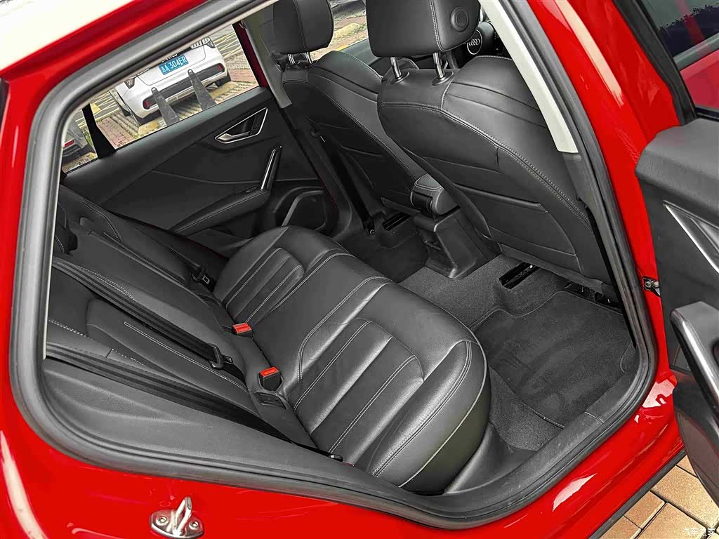 Audi Q2L, 2023 15