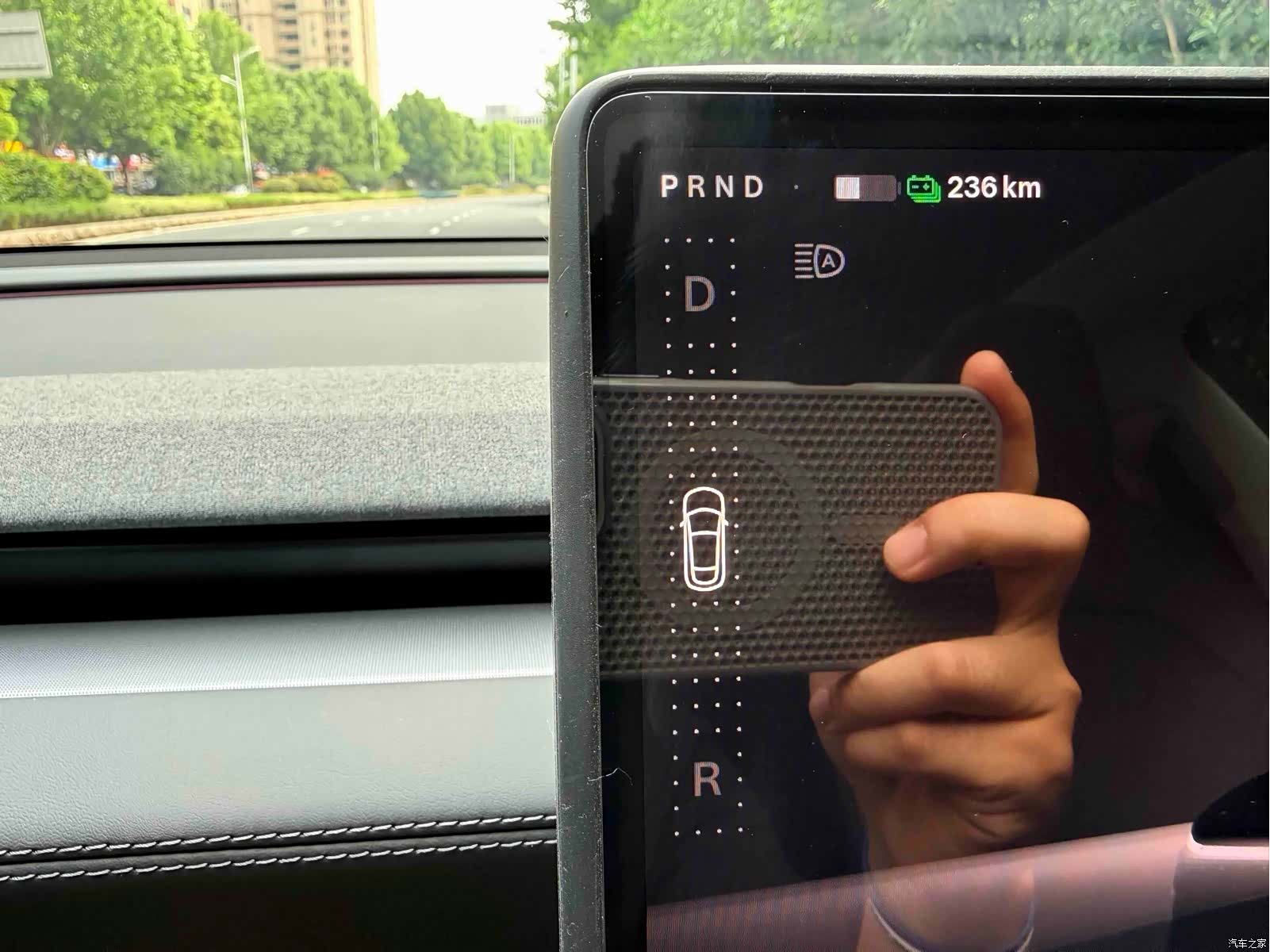 Tesla Model Y, 2025 17
