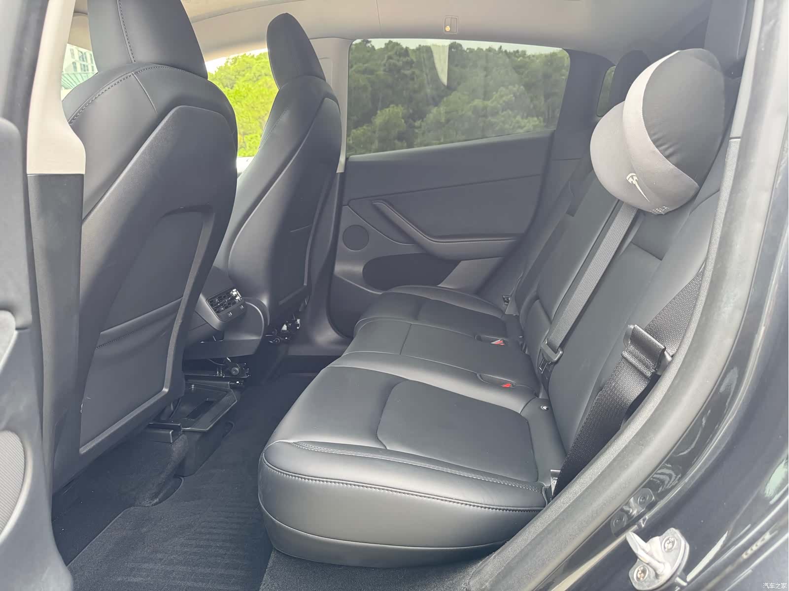 Tesla Model Y, 2024 17