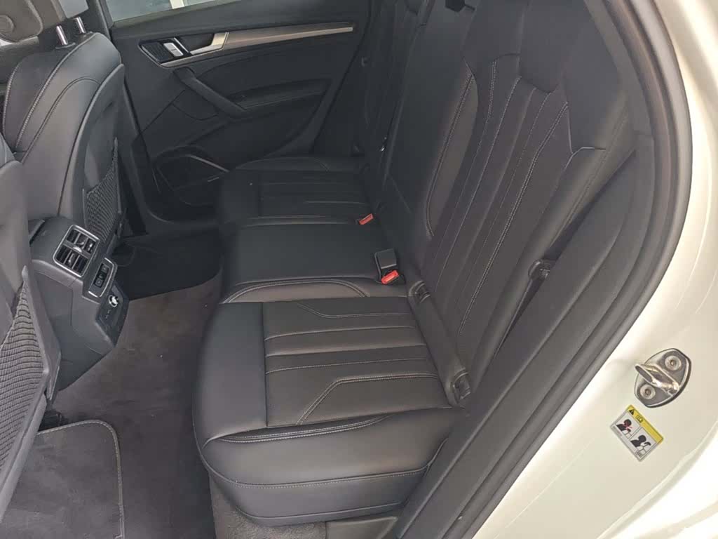 Audi Q5L, 2025 24