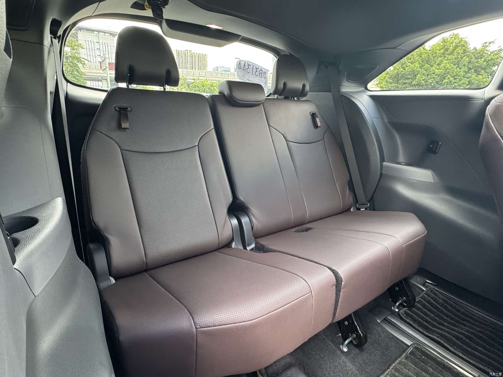 Toyota Granvia, 2023 16