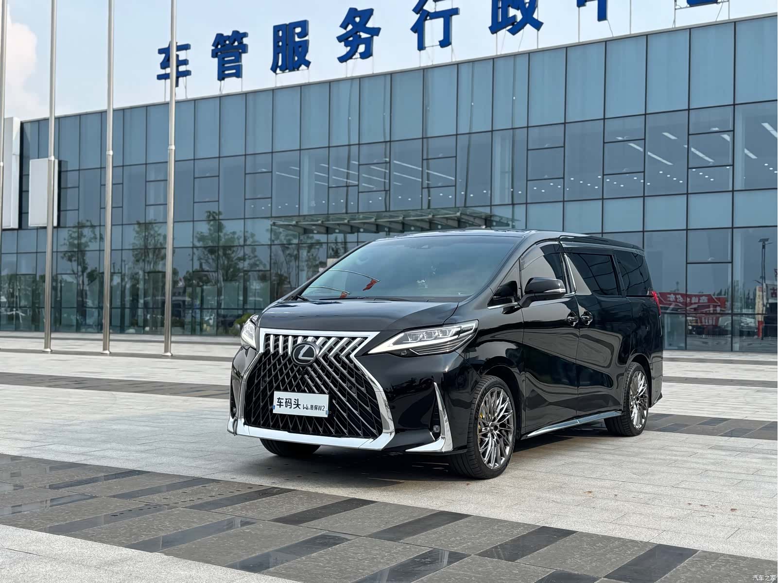 Toyota Vellfire, 2019 3