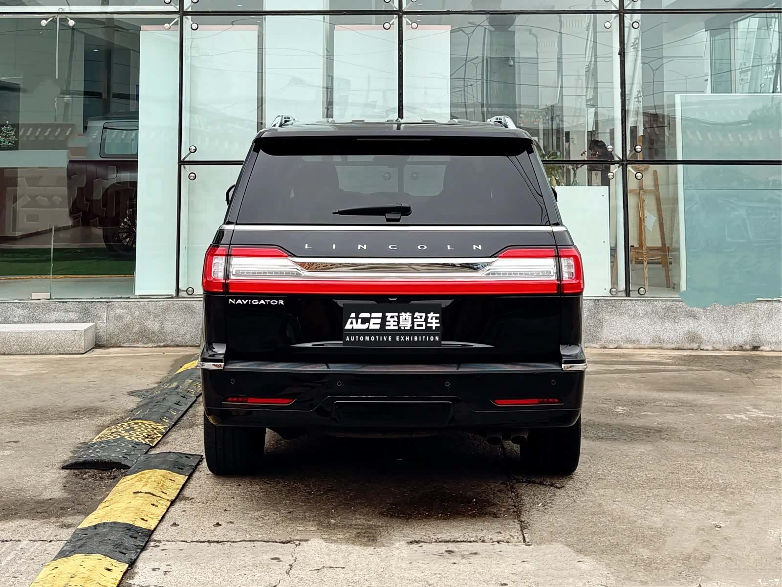 Lincoln Navigator, 2019 все фото