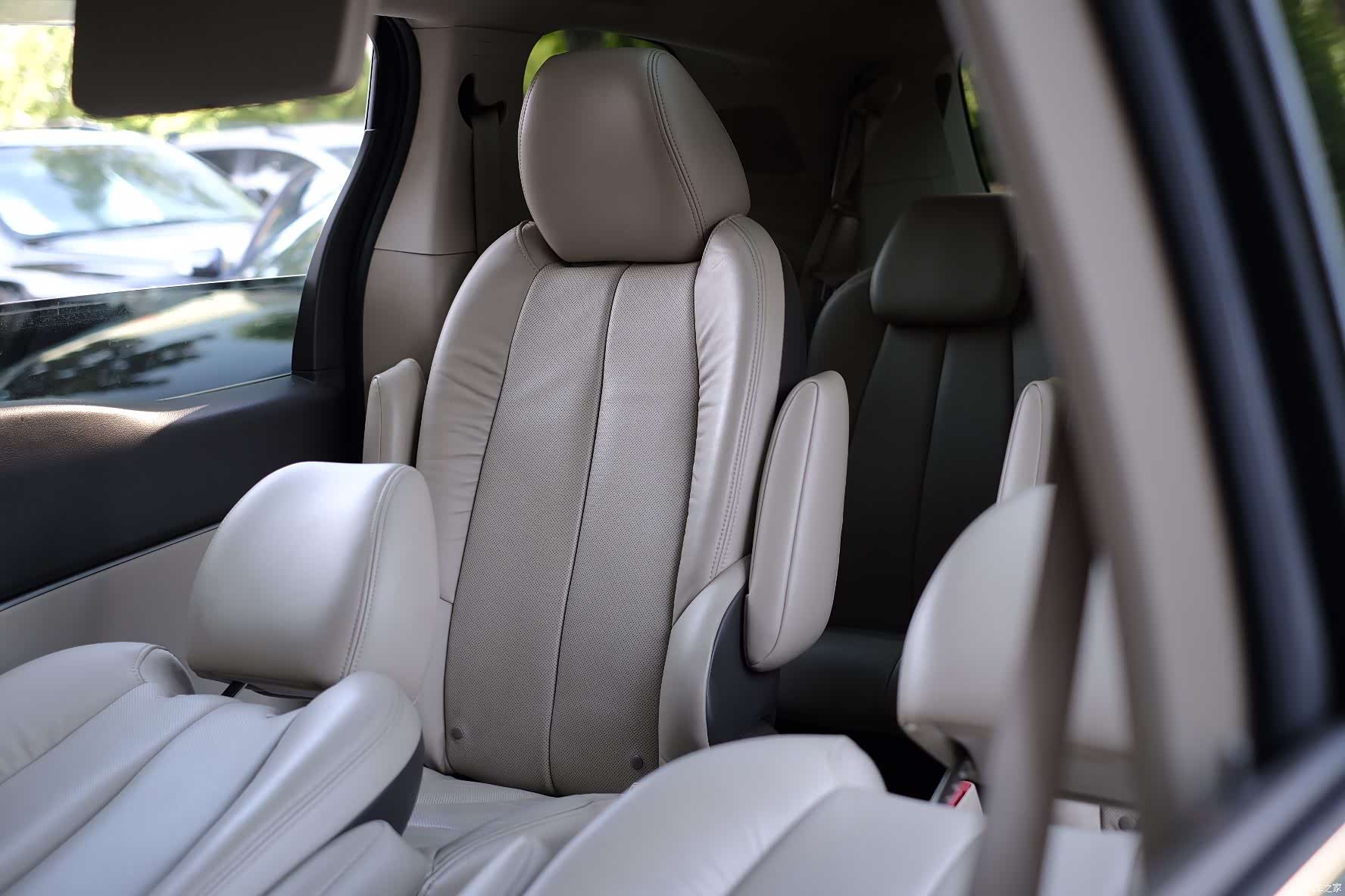 Buick GL8, 2011 57