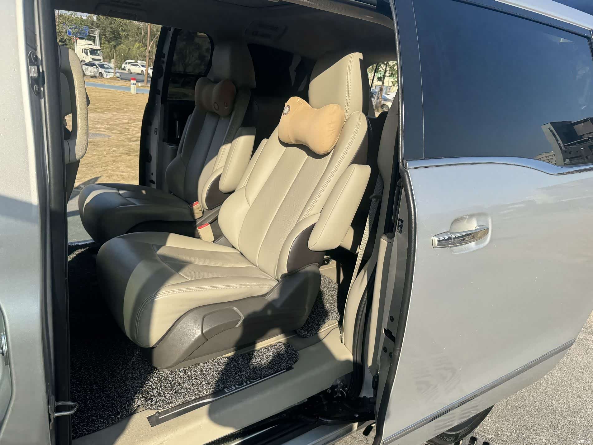 Buick GL8, 2011 20