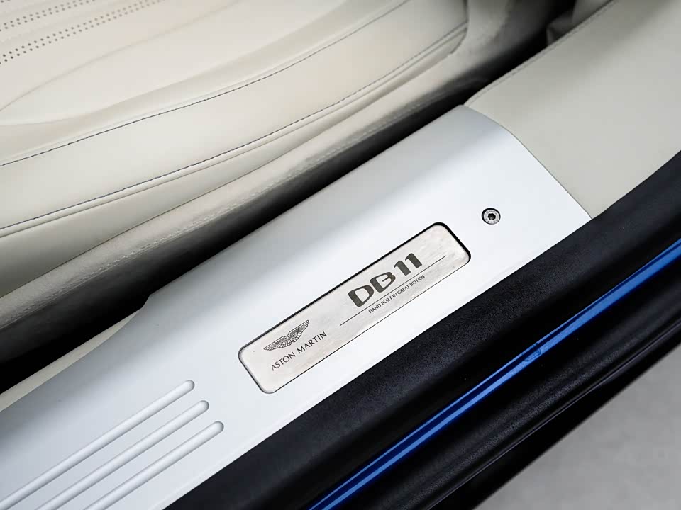 Aston Martin DB11