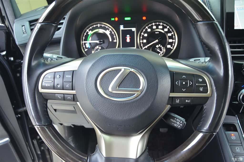 Lexus LM, 2022 8