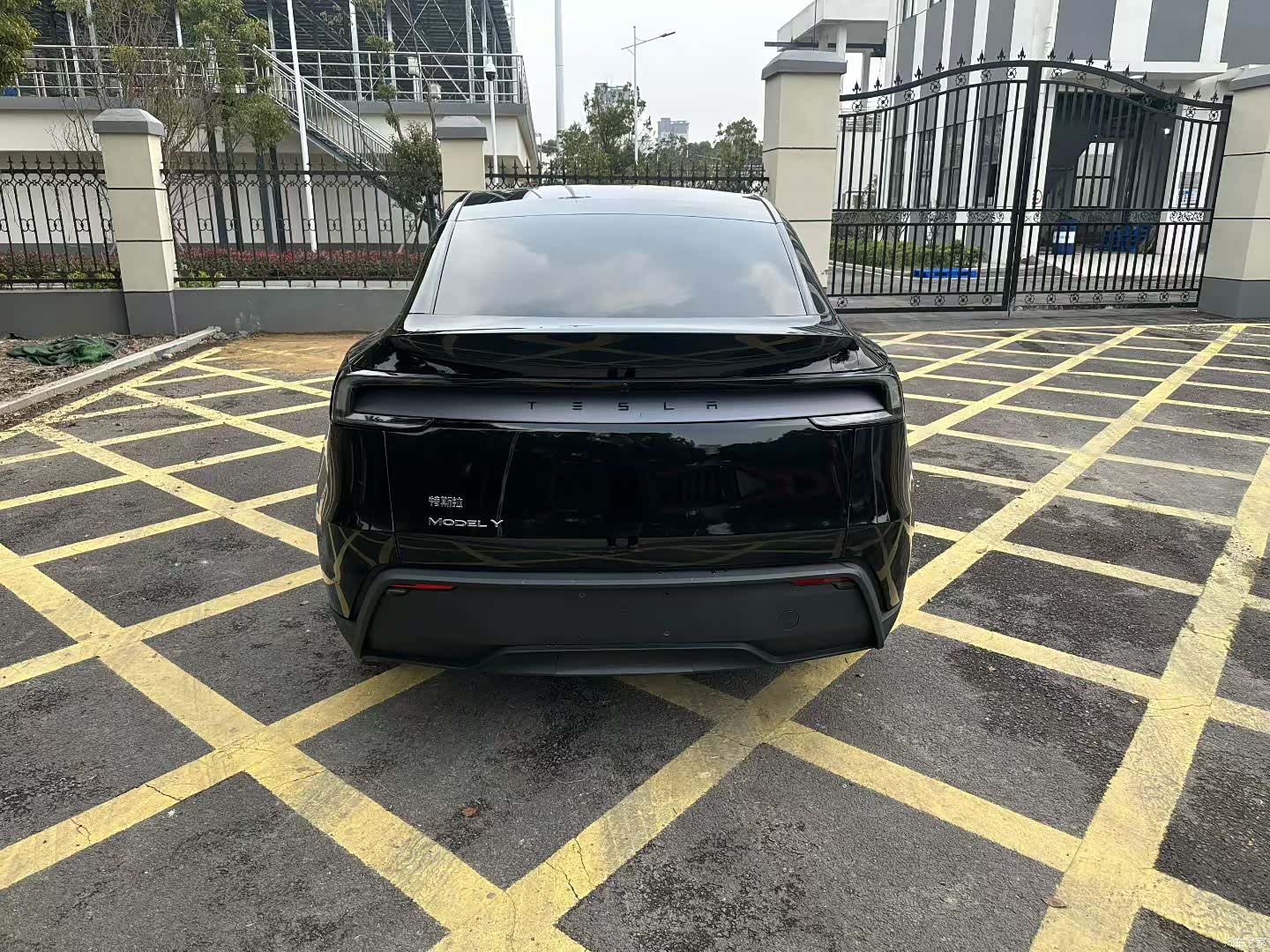 Tesla Model Y, 2025 3