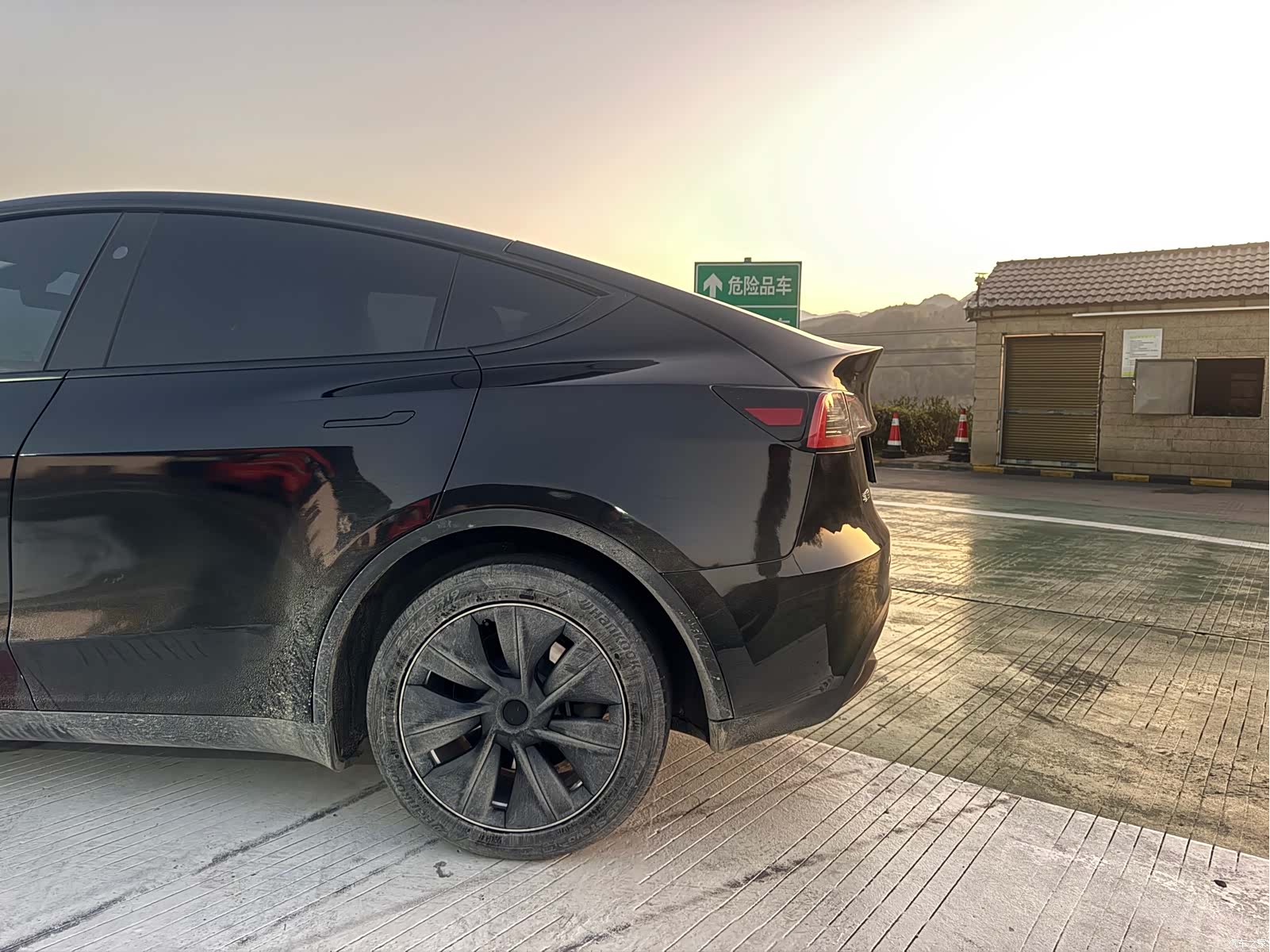 Tesla Model Y, 2024 9