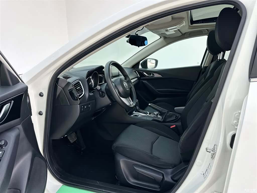 Mazda Mazda3, 2015 13