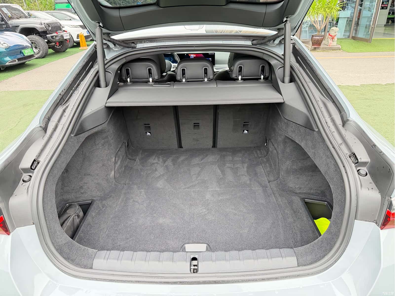 BMW i4, 2022 15