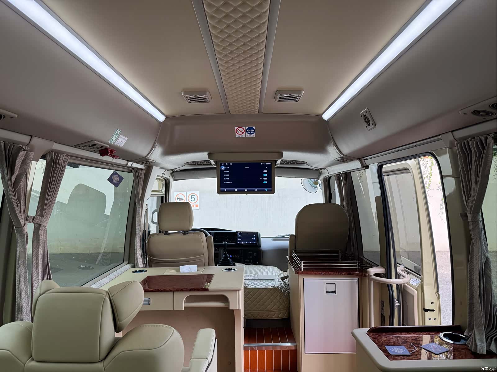 Toyota Coaster, 2023 20