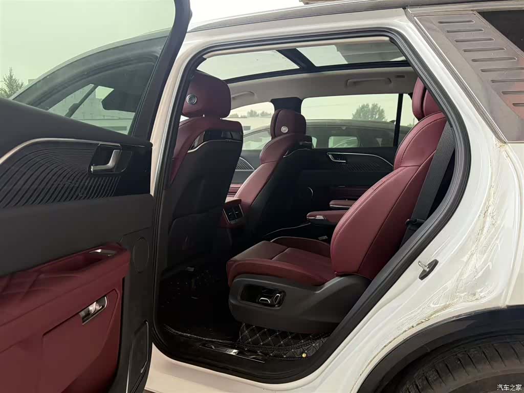 Hongqi E-HS9, 2023 6