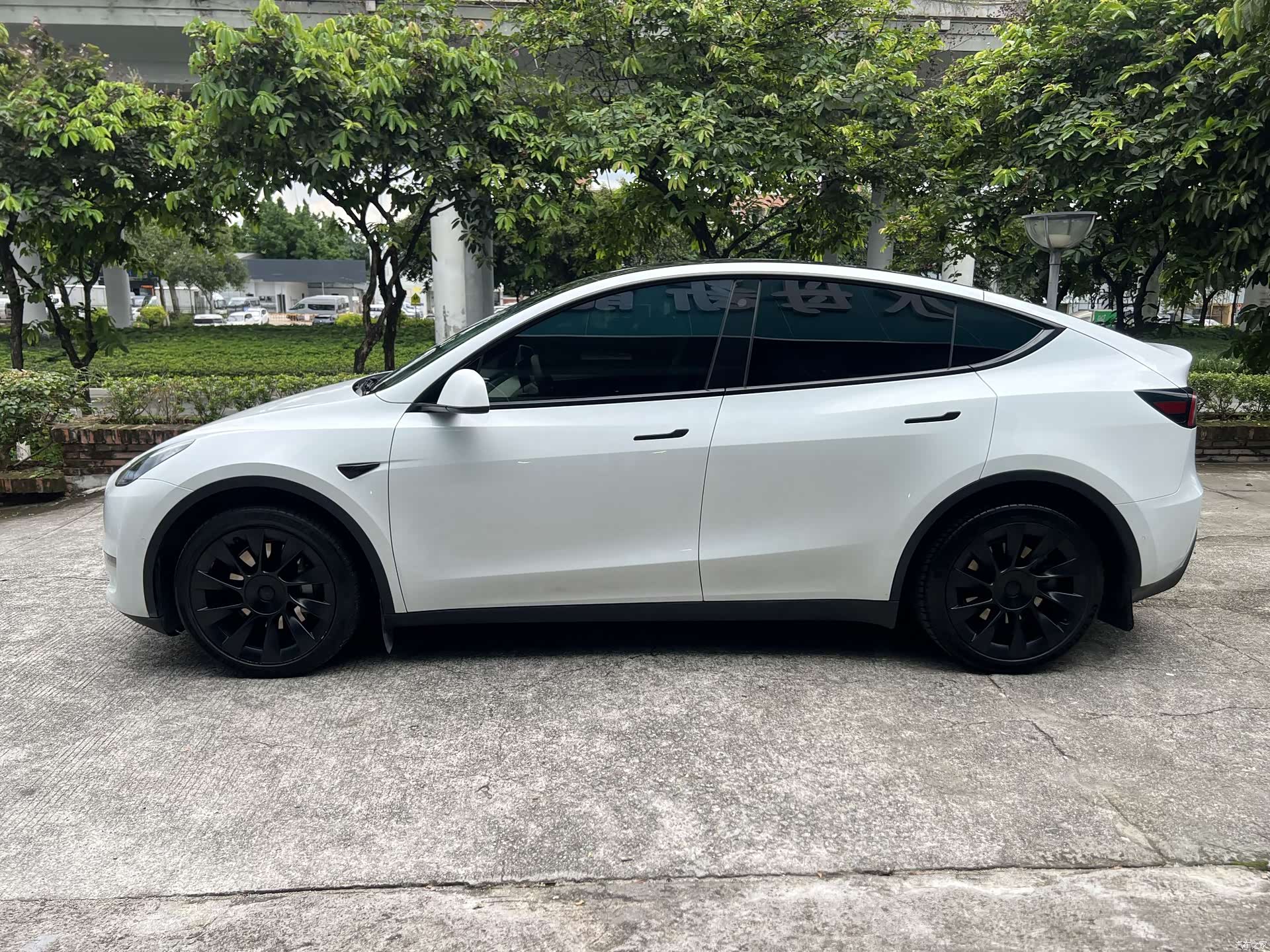 Tesla Model Y, 2023 13