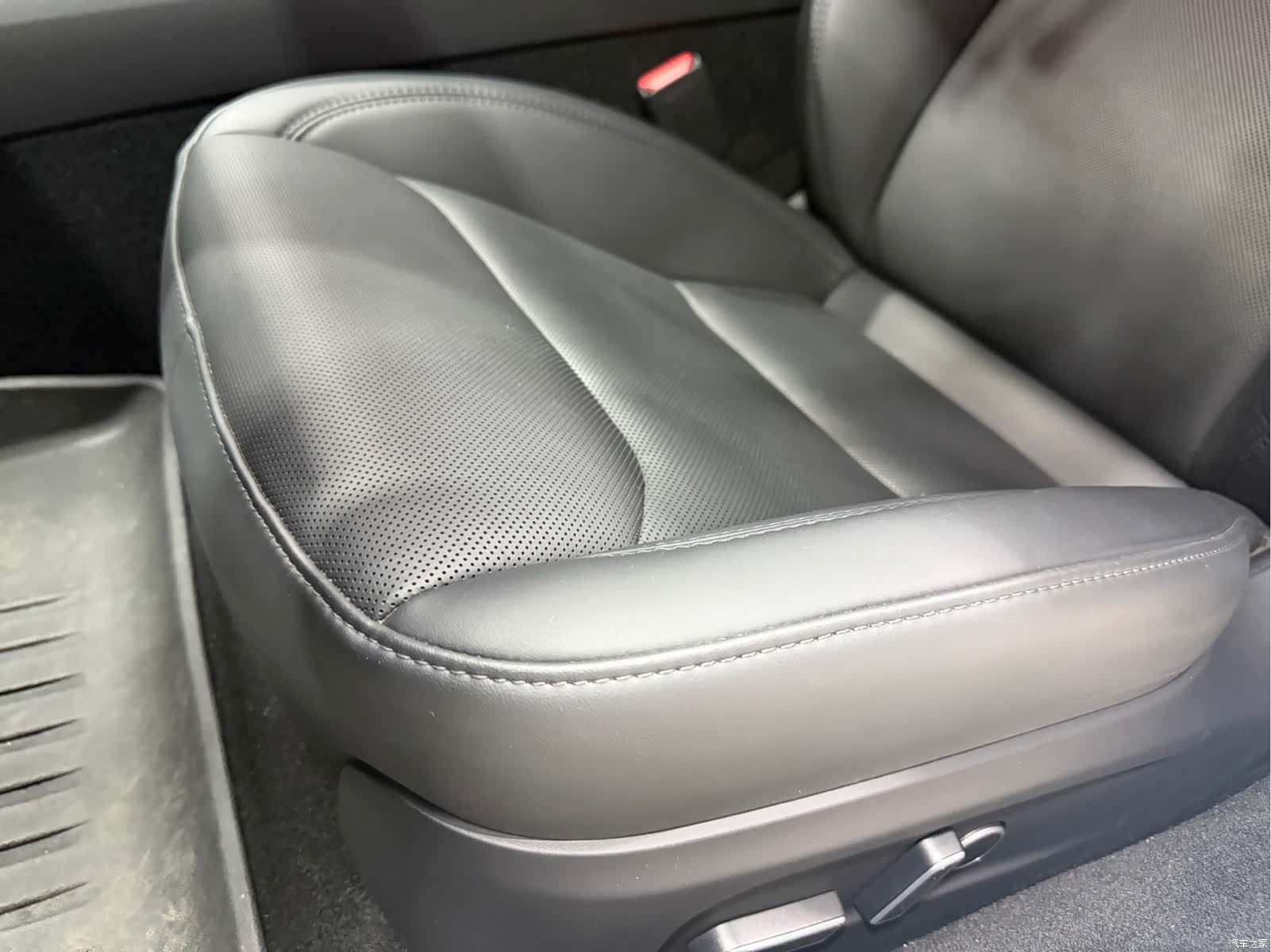 Tesla Model 3, 2025 11