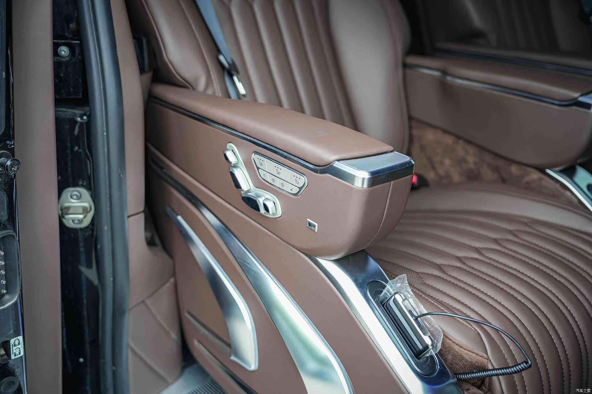 Mercedes-Benz 7, 2023 10