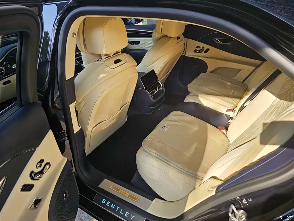 Bentley Flying Spur, 2022 6