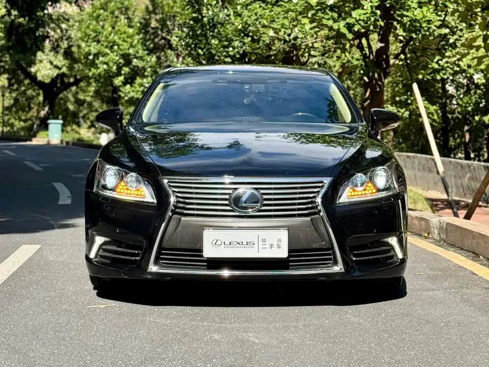 Lexus LS