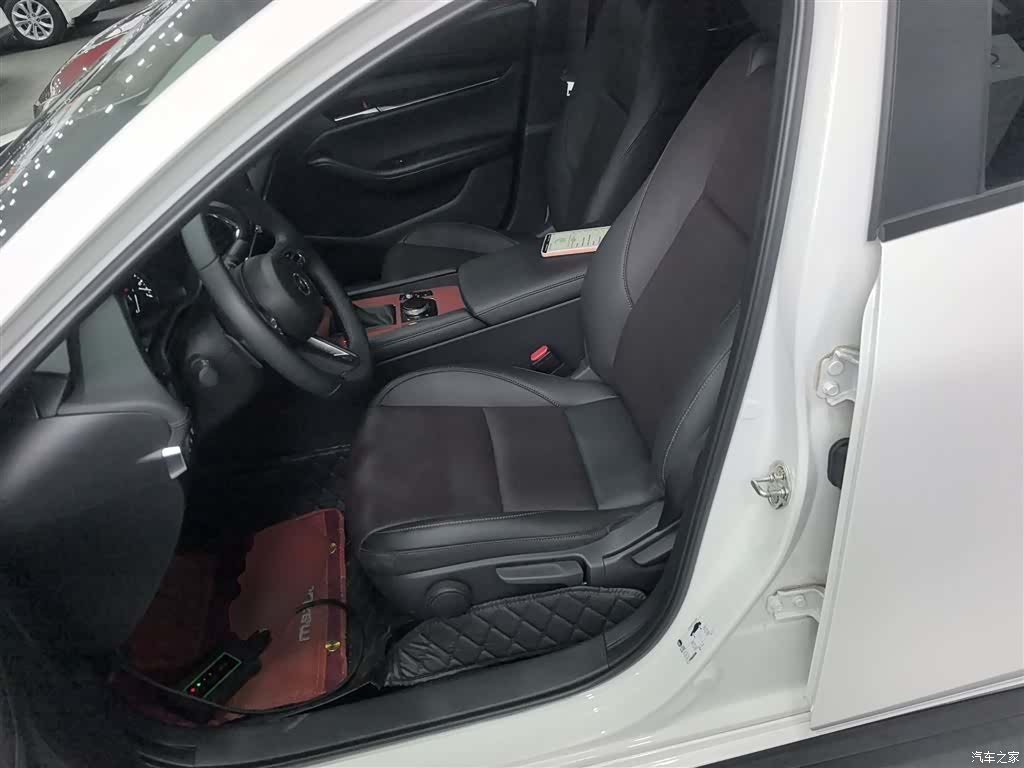 Mazda Mazda3, 2023 14