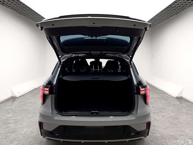 Lynk & Co 01, 2022 11