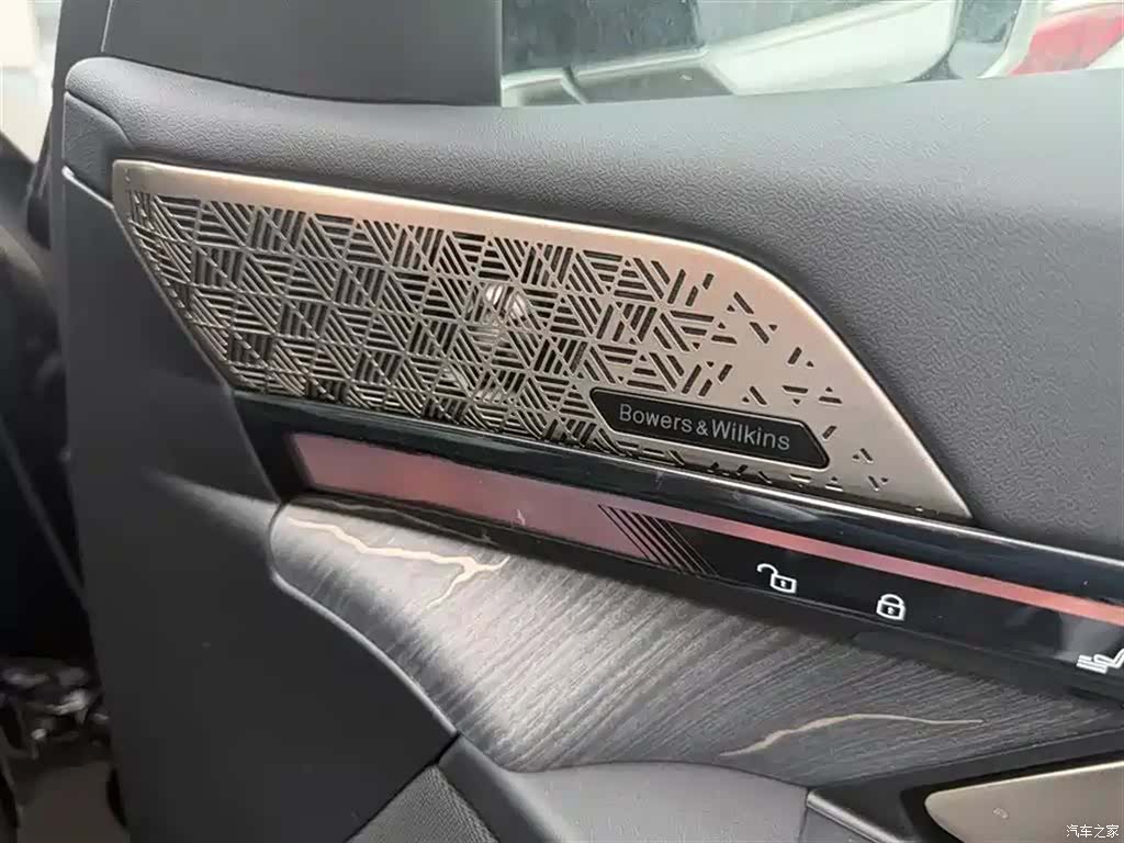 BMW 5 Series, 2025 7