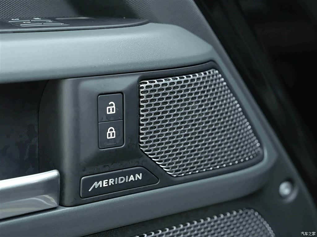 Land Rover Defender, 2024 16
