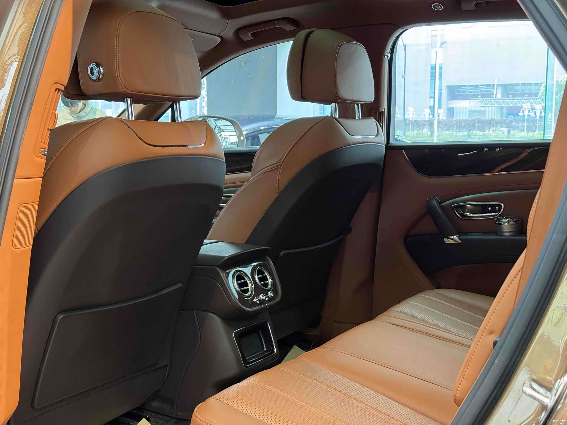 Bentley Bentayga, 2019 16