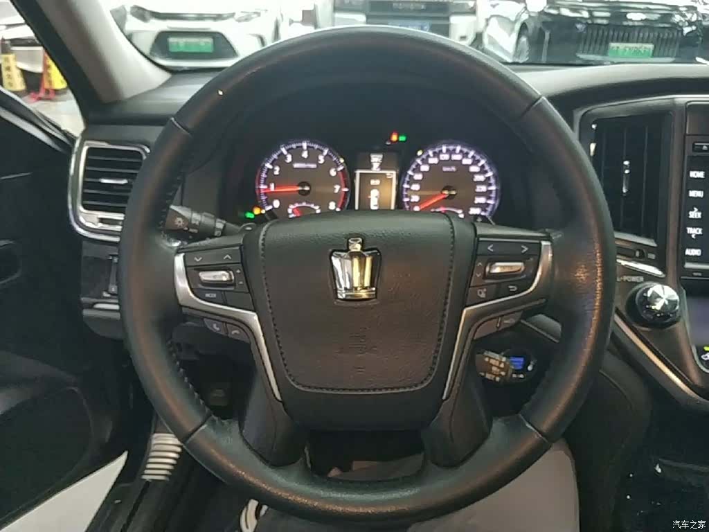 Toyota Crown, 2018 3