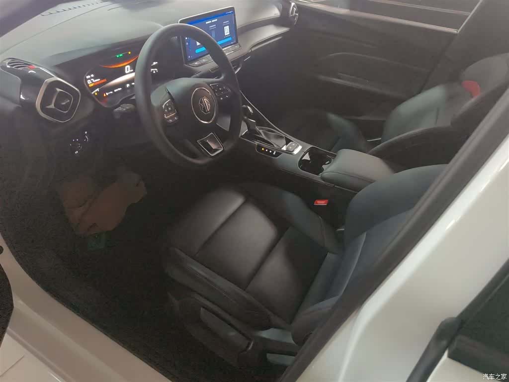 MG MG5, 2025 15