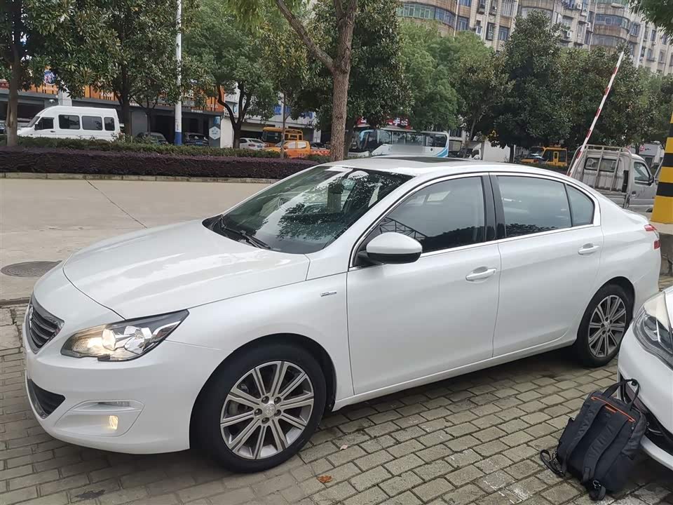 Peugeot 408