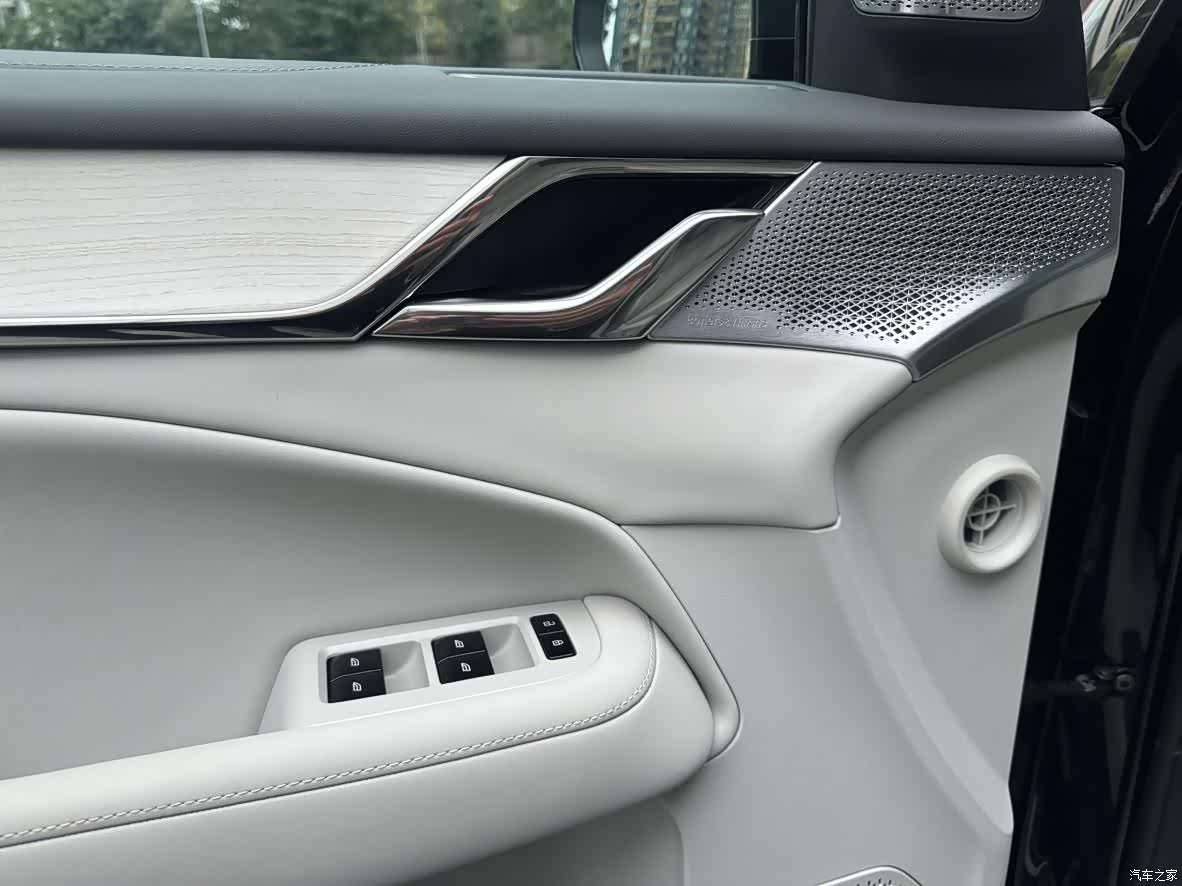 Volvo EM90, 2024 19