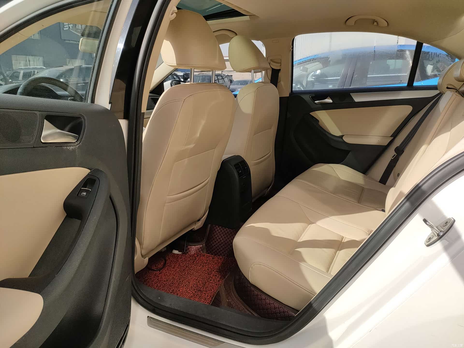 Volkswagen Sagitar, 2014 10