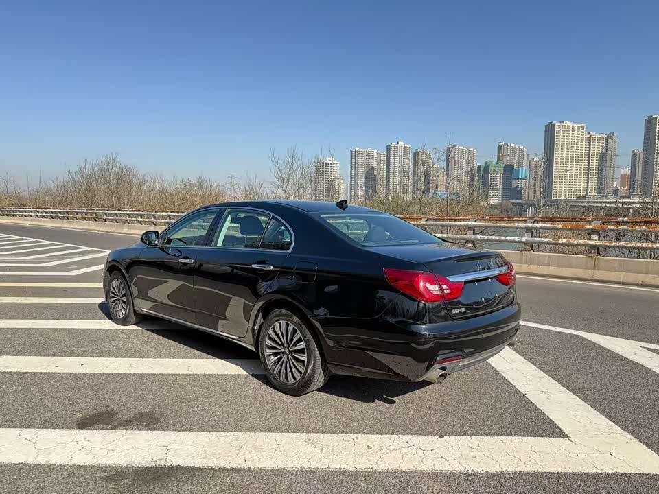 Hongqi H7