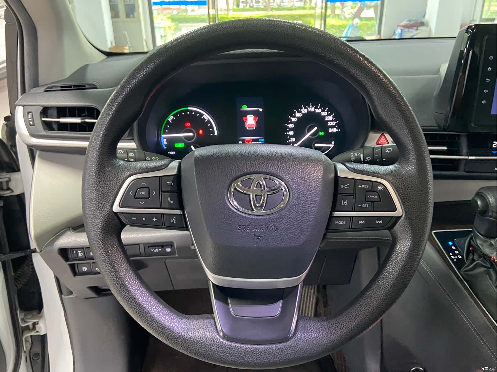 Toyota Granvia, 2023 11