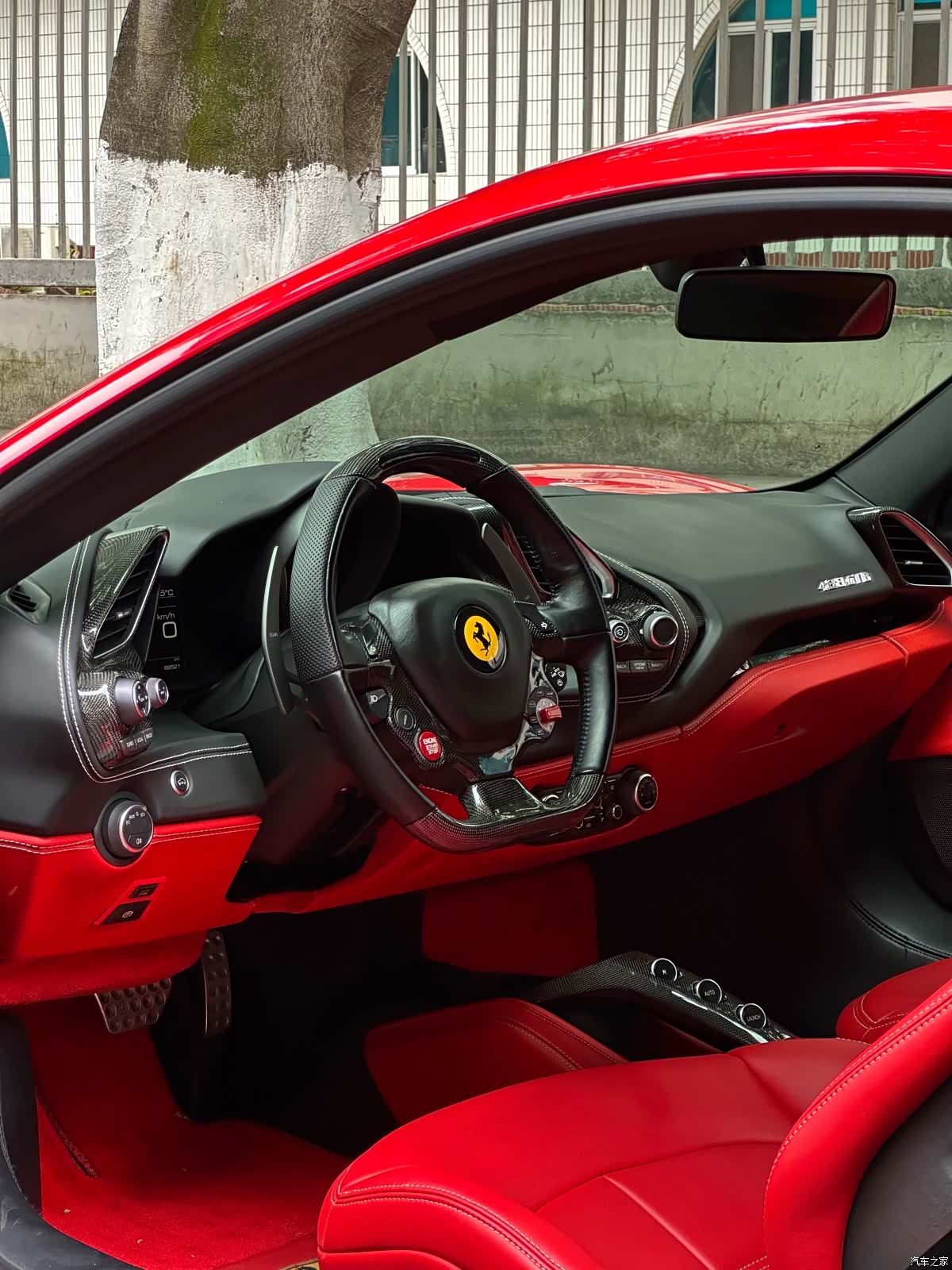 Ferrari 488, 2016 14