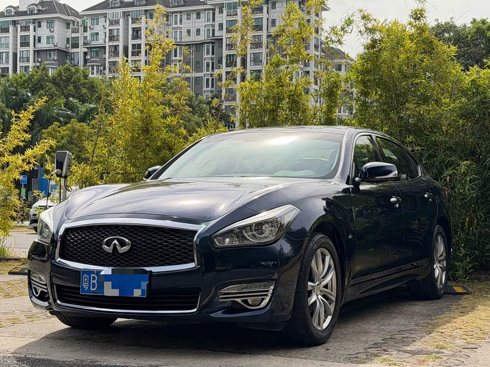 Infiniti Q70