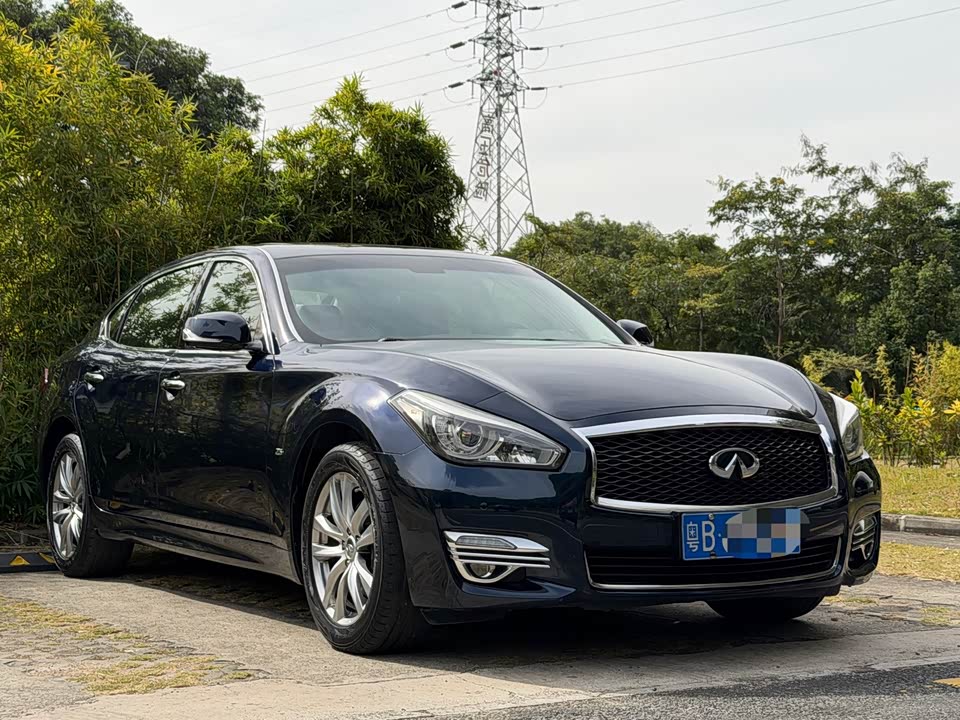 Infiniti Q70