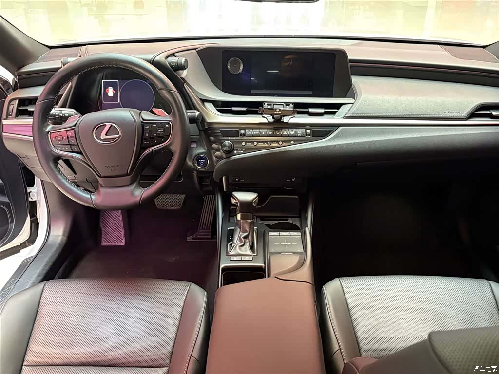 Lexus ES, 2019 7