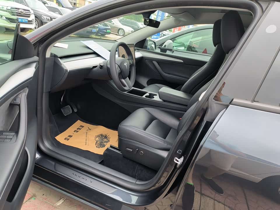 Tesla Model Y Tesla Model Y
