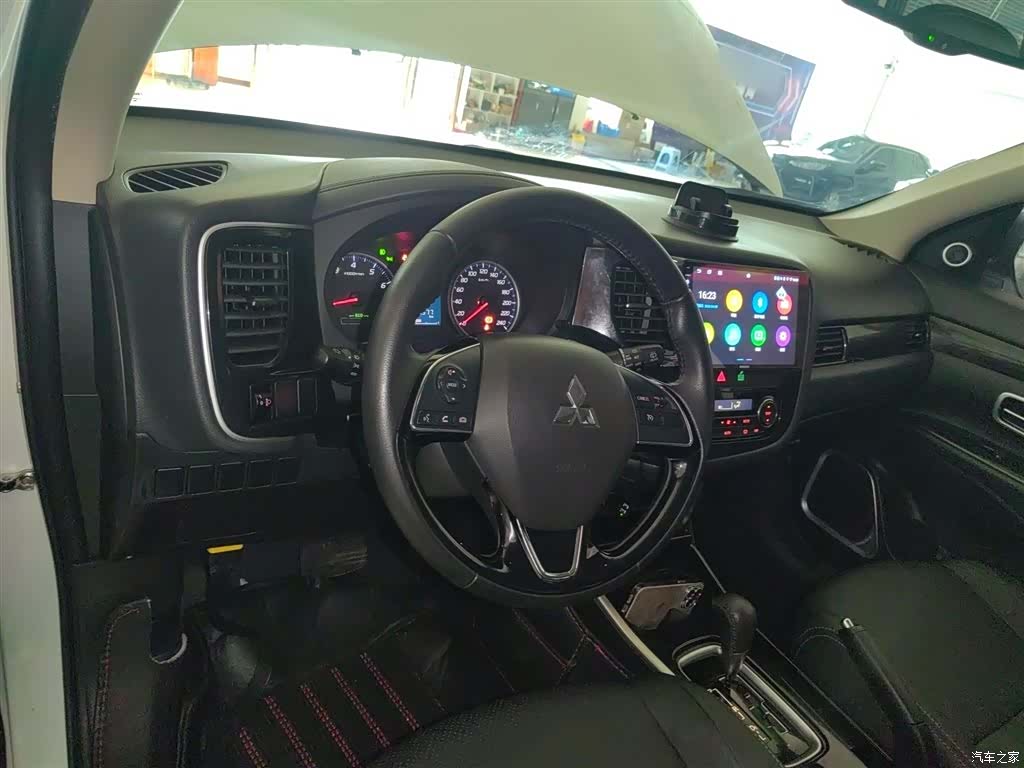 Mitsubishi Outlander, 2017 10