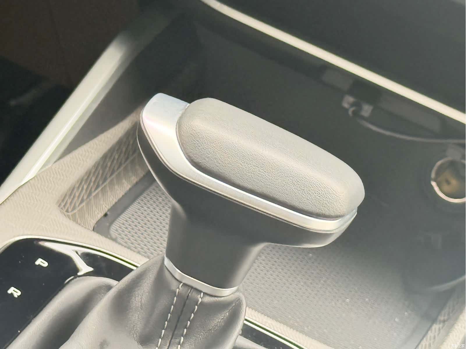 Geely Emgrand, 2024 9