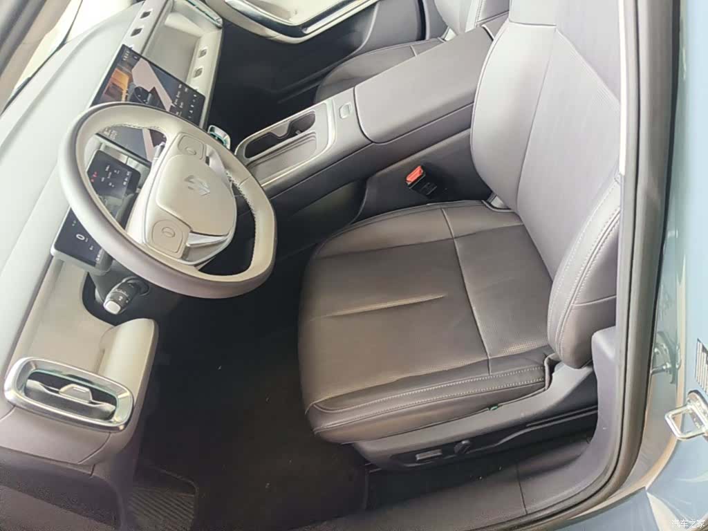 Leapmotor B01, 2025 15