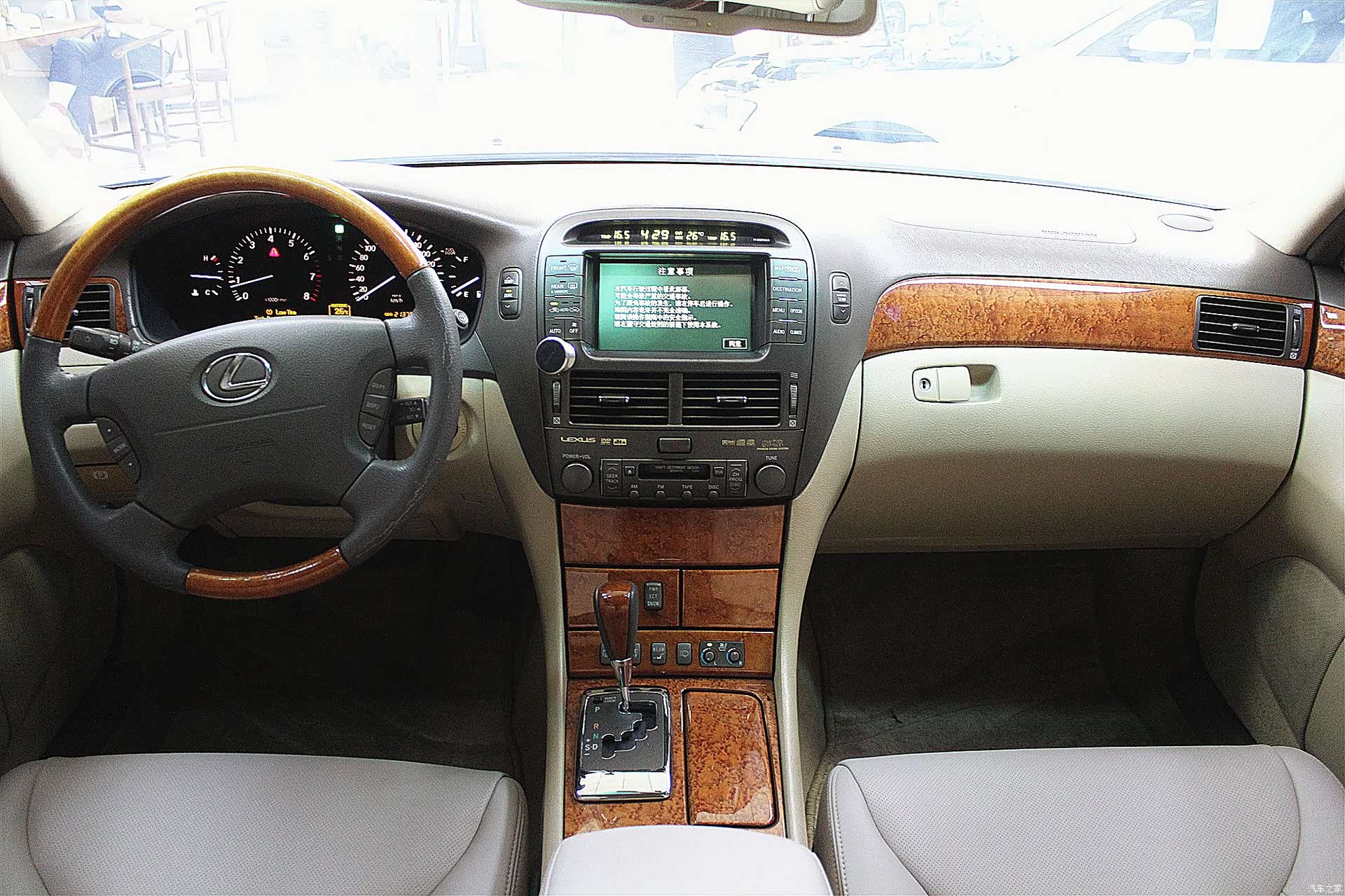 Lexus LS, 2005 4