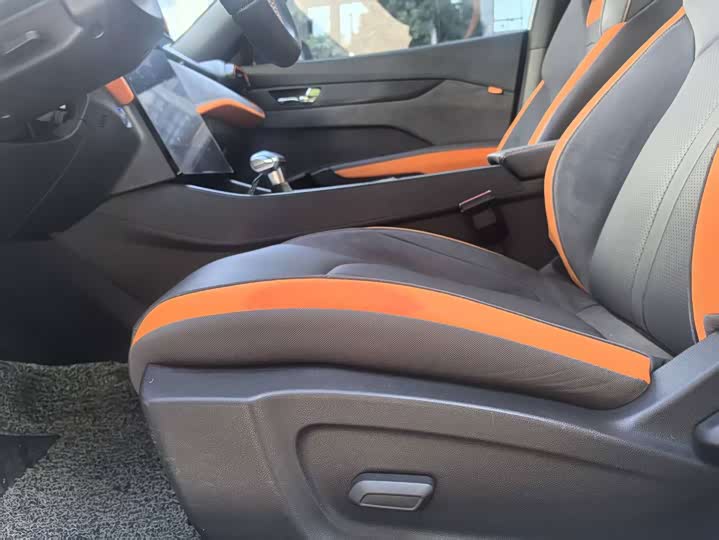 Aeolus Yixuan GS 2023 ma he ban 1.5L АКПП xing yao ban